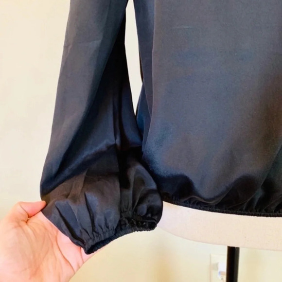 Francesca’s Ya Pinwheel Silk Top, Black, Size Small - Picture 4 of 7
